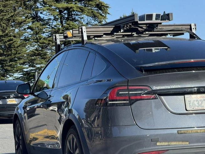 特斯拉 Model X 测试车现身，激光雷达瞩目