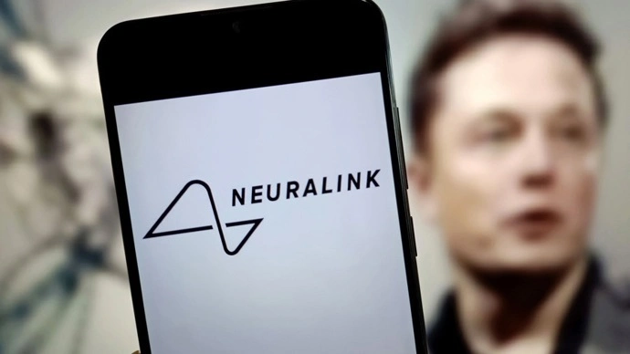 马斯克脑机公司 Neuralink 首位患者重获新生：正在学习法语和日语，希望能重返大学